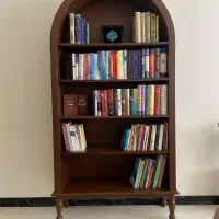 کتابخانه چوبی میز کتابخانه دار