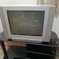 تلوزیون و میز
