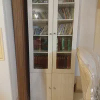 کتابخانه و کمد در شیشه ای سالم کمد دارای ۲طبقه