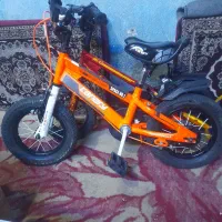 دوچرخه نارنجی در حد نو قرمز در حد