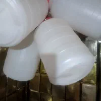 تعدادی حلب و دبه