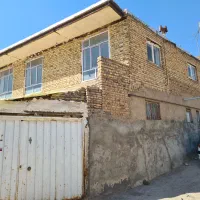 حیاط مسکونی دو طبقه در خواجه