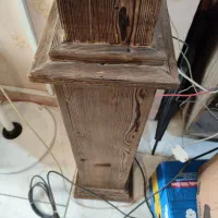 چراغ دکوری ایستاده بلند چوبی زیبا|صنایع دستی و سایر لوازم تزئینی|کرج, شهرک فهمیده|دیوار