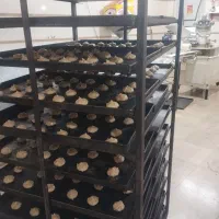 کلوچه فندقی با تکه‌های بادام زمینی