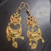 طلا گوشواره ماهک در حدنو۵گرم ونیم