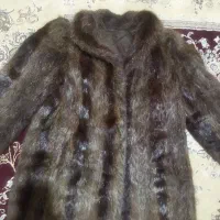 یک پالتو زنانه خزده راسو