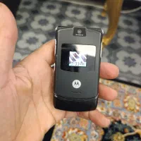 گوشی تاشو موتورالا با شارژر