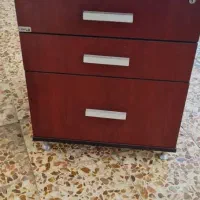 میز بزرگ مدیریت و لوازم شرکت