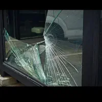 خدمات نصب و تعمیر درب و پنجره شیشه میرال سکوریت