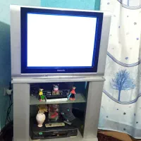 تلویزیون پاناسونیک سالم با میز تلویزیون زیر قیمت