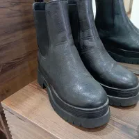 نیم بوت|کیف، کفش، کمربند|شاهین‌شهر, خبرنگار|دیوار