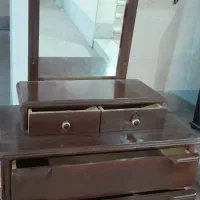 فروش میز ارایش با 5کشو سالم وتمیز