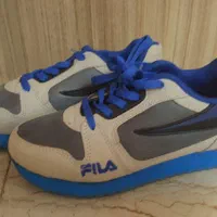 کتونی|کیف، کفش، کمربند|ری, دیلمان|دیوار