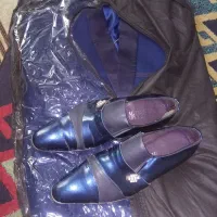 کت وشلوار و کفش آبی