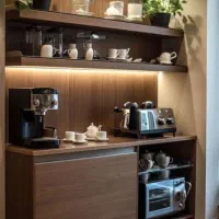 همکار خانم در سالن زیبایی( نظافت +کافه بار)