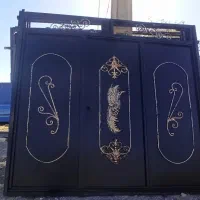 در حیاط سه لنگه دو نیم متری