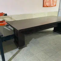 میز کنفرانس و دو قفسه
