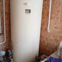 آبگرمکن ایستاده سالم درحال استفاده