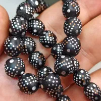 تسبیح و گردن آویز داز (هسته خرما وحشی میخدوزی شده)