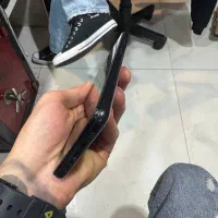 گوشی سالم و تمیزو کم کار کرد و یه عدد هندزفری