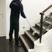 نظافت راه‌پله با نیروهای مجرب شرکت واش‌تک