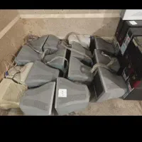 فروشنده و خریدارکیس و مانیتور قدیمی ضایعاتی