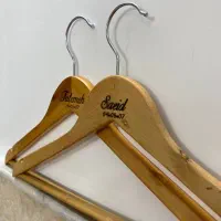 ساخت و حک عبارت دلخواه شما بر روی چوب لباسی فانتزی|صنایع دستی و سایر لوازم تزئینی|قم, کلهری|دیوار