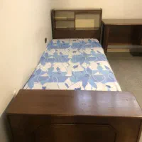 دو عدد تختخواب تکنفره چوبی ،میز تحریر،آینه دیواری|تخت و سرویس خواب|شیراز, تاچارا|دیوار