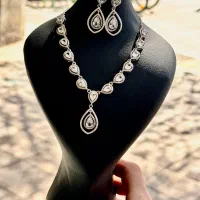 سرویس عروس جواهری با نگین مخراج کاری طرح اشکی