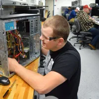 خدمات و پشتیبانی شبکه، سرور،VoIP،سیستمهای کامپیوتر