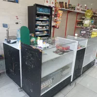 میز پیشخوان ، کولر و بشکه حبوباتی