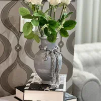 گلدان و گل مصنوعی