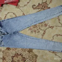 تعدادی تیشرت و بلوز و شلوار نو و در حد نو