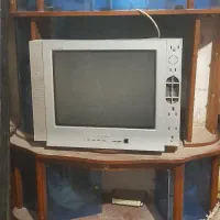 تلوزیون با میز