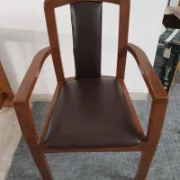صندلی چوبی در حد نو