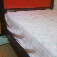 تخت فلزی