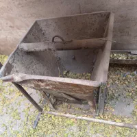 ۲عدد فر غون یک عدد بشکه یک عدد باکت بالابر مصالح