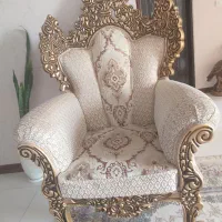 مبل سلطنتی9نفره+ویترین4طبقه+میزعسلی ساعت