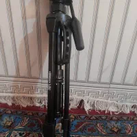 سه پایه دوربین و تراز لیزر