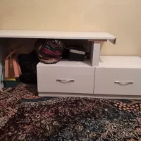 میز تلویزیون سفید رنگ تروتمیز نو استفاده نشده