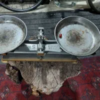 وسایل قدیمی و جدید دیگر هم موجود هست|کلکسیون اشیاء عتیقه|شیراز, کوشک بیدک|دیوار