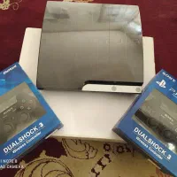 یکPS3 اسلیم کپیخور500با30بازی و 2دسته آکبند