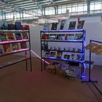 قفسه کتاب و دکور مغازه