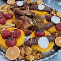 پیک موتوری و کمک آشپز خانم