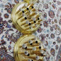 لوستر و صندلی