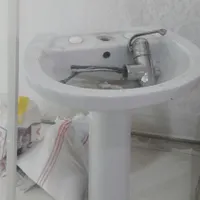 روشویی و شیر