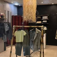 فروش دکور و تجهیزات بوتیک شیک و کاملا نو