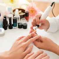 ناخن کار و رنگ و مش