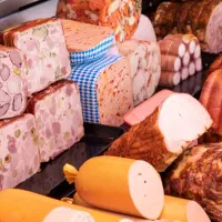 نیرو ساده/ماهر/کارخانه سوسیس و کالباس/سرویس/غذا