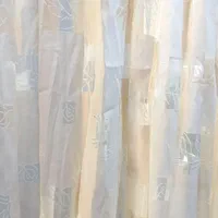 پرده وموکت توسی وکرم قرمزاناری کاملا سالم شیک